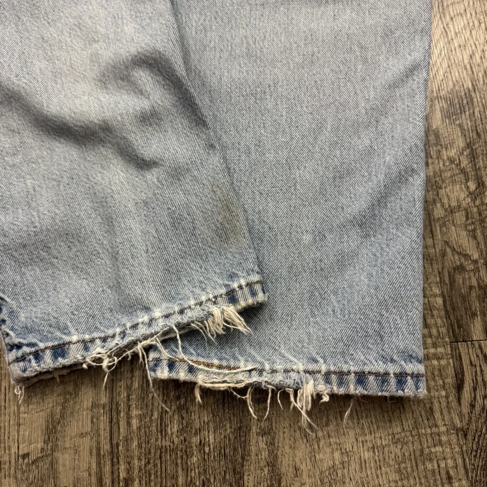 Vintage Levi's 545 Distressed Worn Faded Denim Loose Fit Jeans 32x31